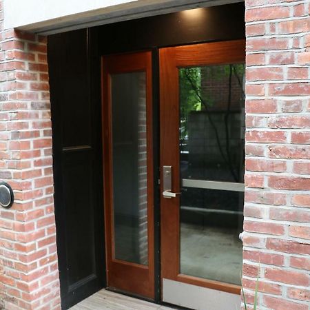 A Stylish Stay W/ A Queen Bed, Heated Floors.. #26 Brookline Exterior photo
