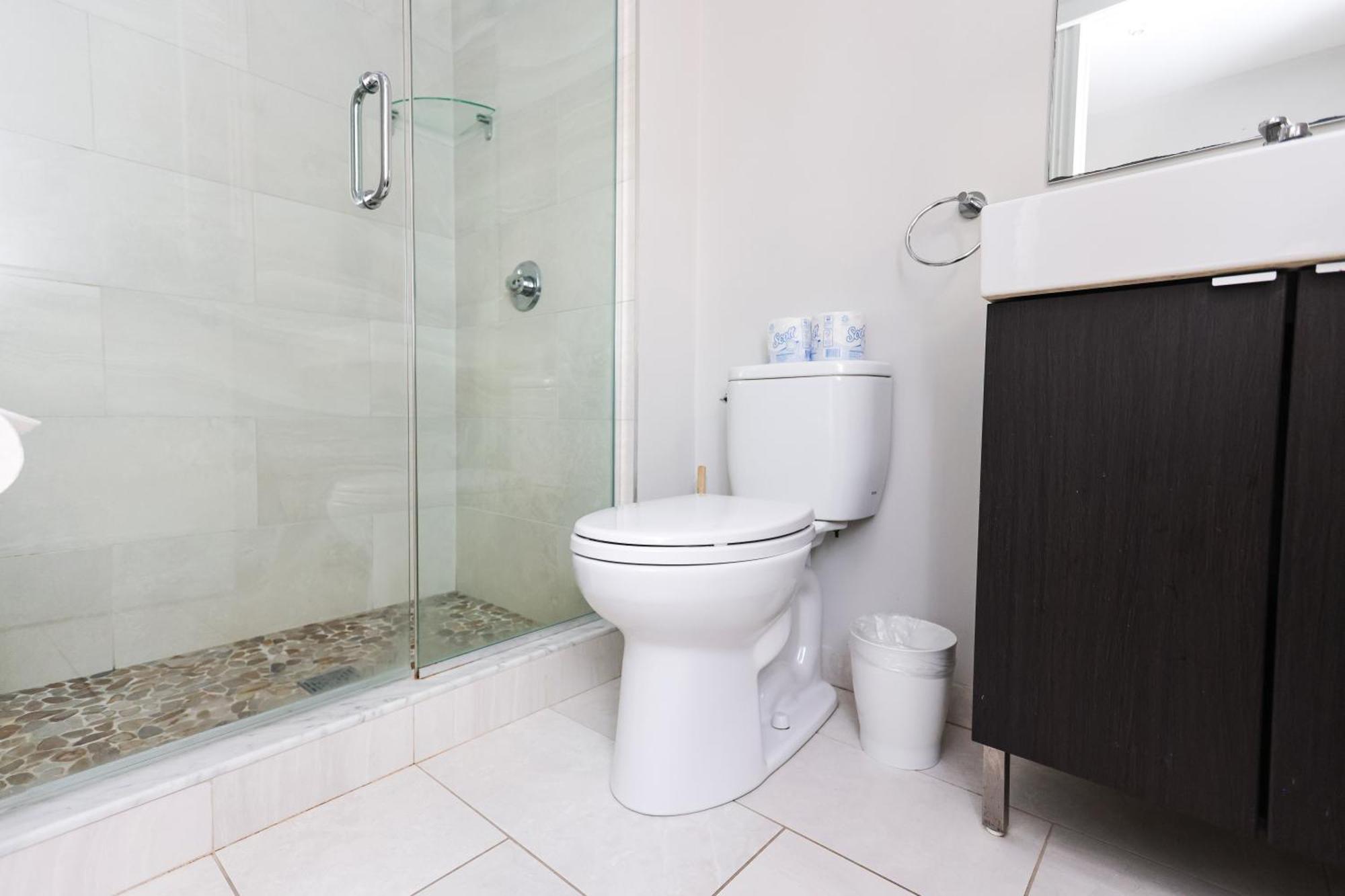A Stylish Stay W/ A Queen Bed, Heated Floors.. #26 Brookline Exterior photo